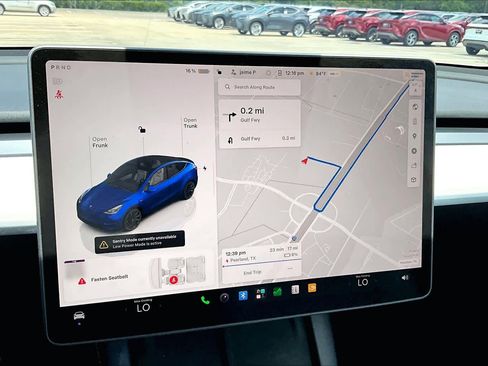 Used 2025 Tesla Model Y Long Range RWD image 31