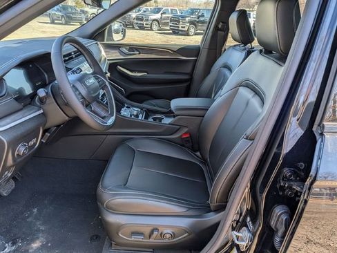 New 2026 Jeep Grand Cherokee Limited image 9