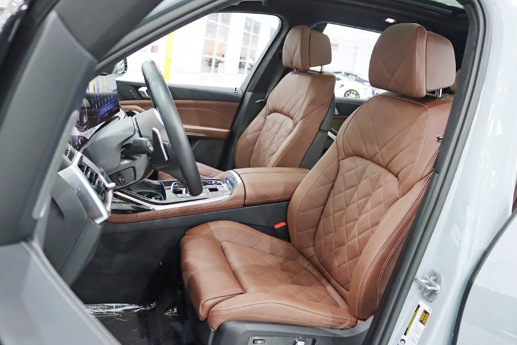 Used 2026 BMW X7 xDrive40i w/ M Sport Package AWD/4WD image 29