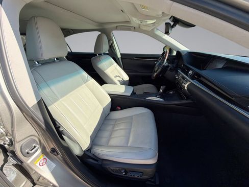 Used 2017 Lexus ES 350 w/ Luxury Package FWD image 16