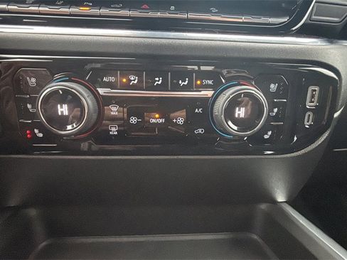 Used 2024 Chevrolet Silverado 2500 LTZ w/ LTZ Premium Package image 20