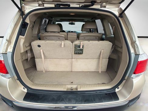 Used 2013 Toyota Highlander Limited image 25