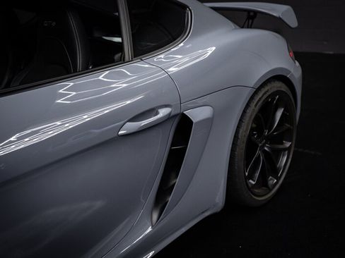 Used 2023 Porsche 718 Cayman GT4 RWD image 18