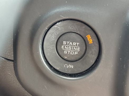 Used 2022 Jeep Wrangler Unlimited Sahara w/ Cold Weather Group AWD/4WD image 29