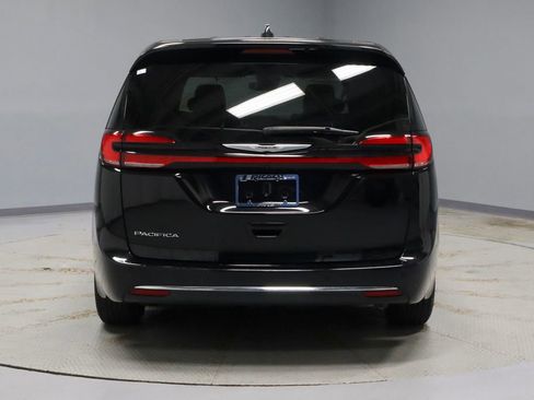 Used 2025 Chrysler Pacifica Select FWD image 10