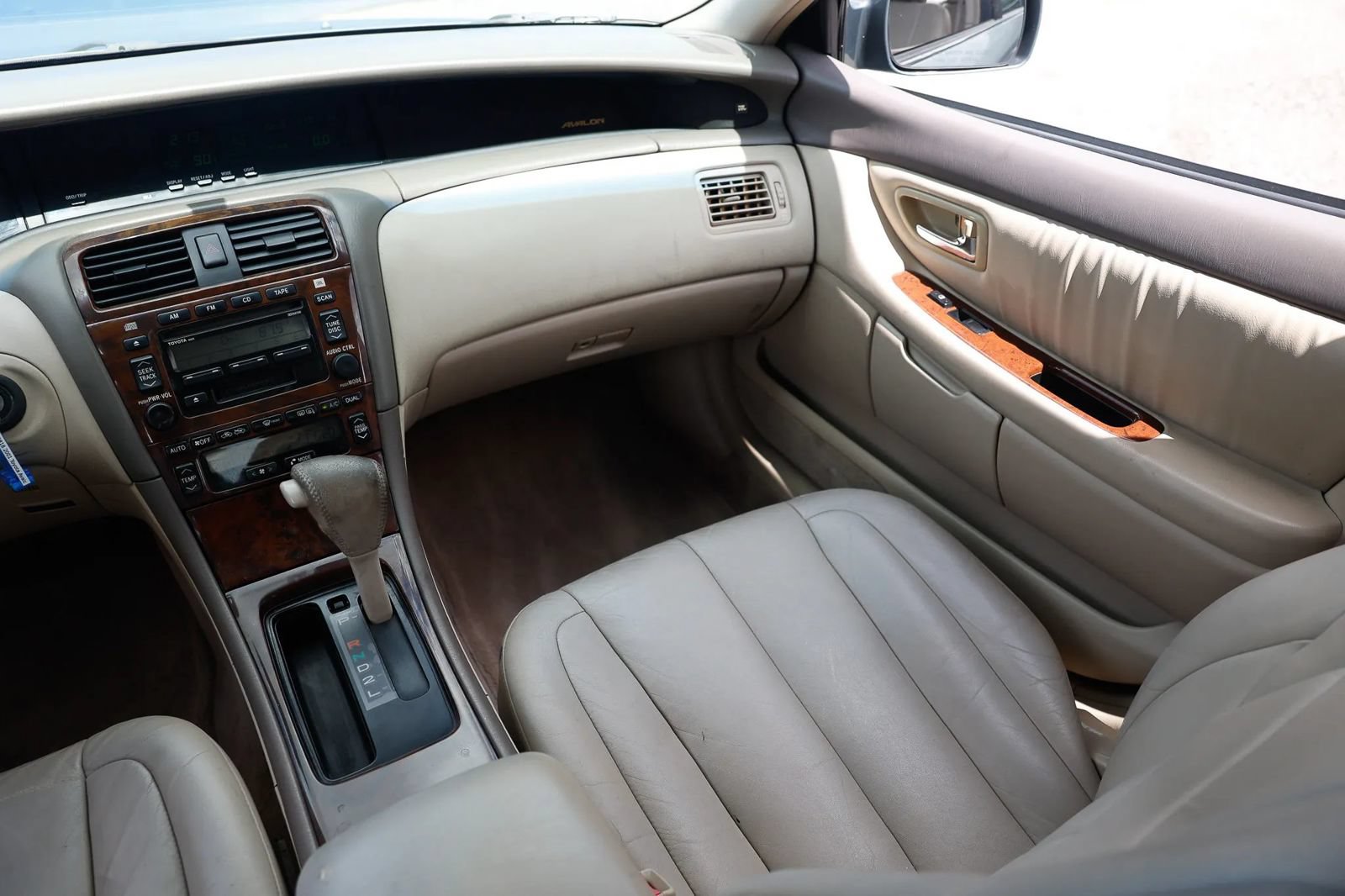 Used 2001 Toyota Avalon XLS w/ Option Pkg 5 FWD image 14