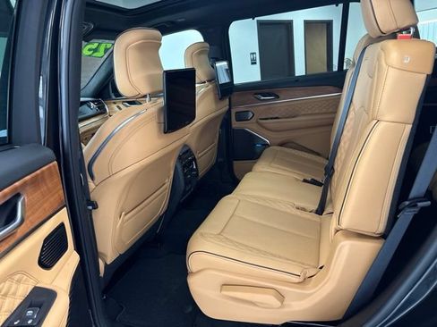 Used 2025 Jeep Grand Cherokee L Summit AWD/4WD image 23
