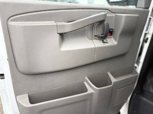 Used 2016 GMC Savana 2500 RWD image 10