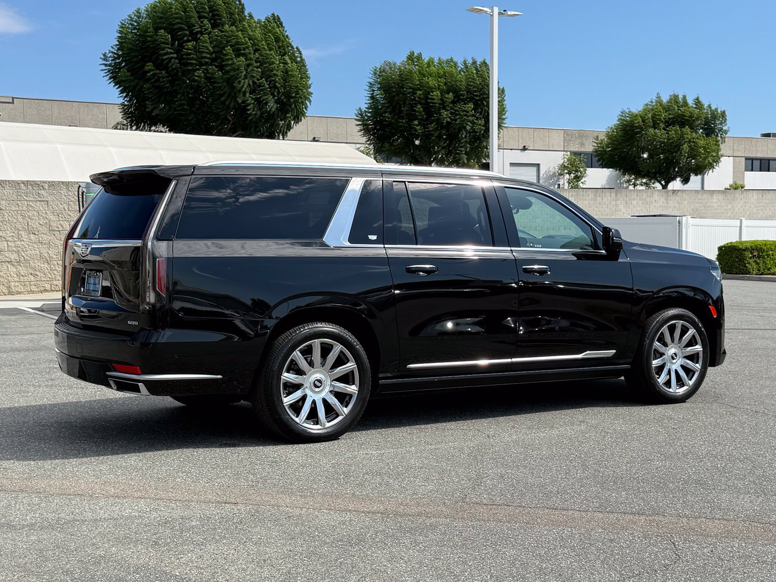 Used 2024 Cadillac Escalade ESV Premium Luxury Platinum AWD/4WD image 11