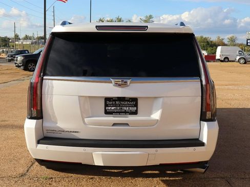 Used 2019 Cadillac Escalade ESV Platinum image 4