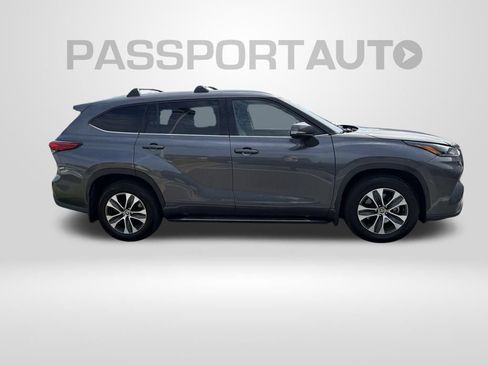 Certified 2021 Toyota Highlander XLE AWD/4WD image 8
