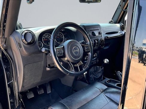 Used 2012 Jeep Wrangler Unlimited Sahara AWD/4WD image 11