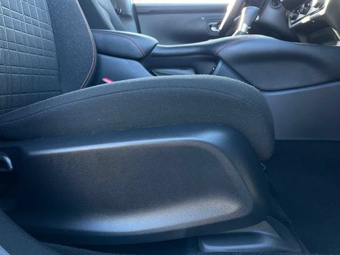 Certified 2025 Honda HR-V Sport image 29