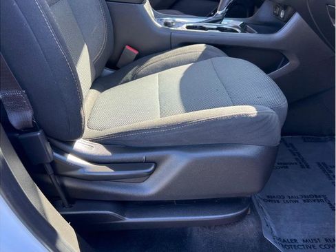 Used 2018 Chevrolet Traverse LT image 19