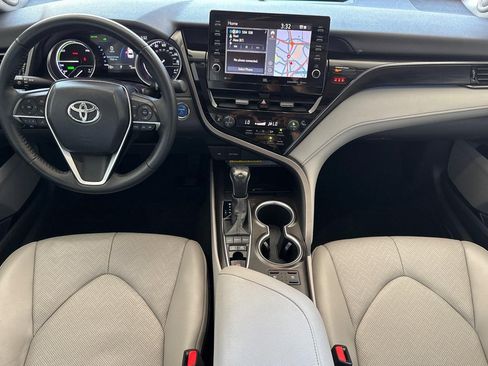 Used 2021 Toyota Camry XLE w/ Navigation Upgrade Package FWD image 29