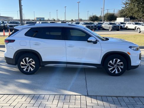 Certified 2025 Volkswagen Tiguan S image 11