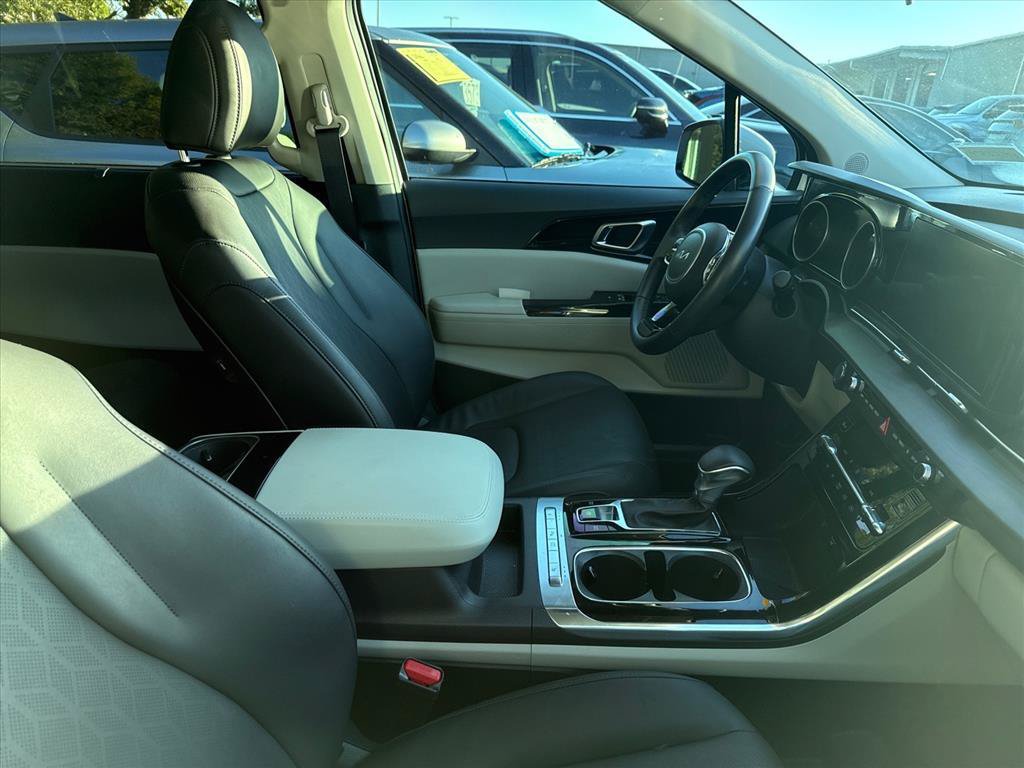 Certified 2024 Kia Carnival EX FWD image 2