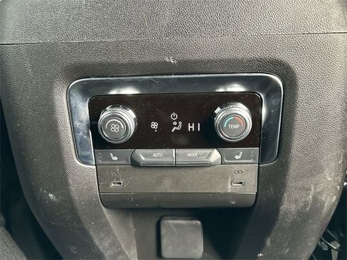 Used 2025 GMC Yukon XL Denali image 27