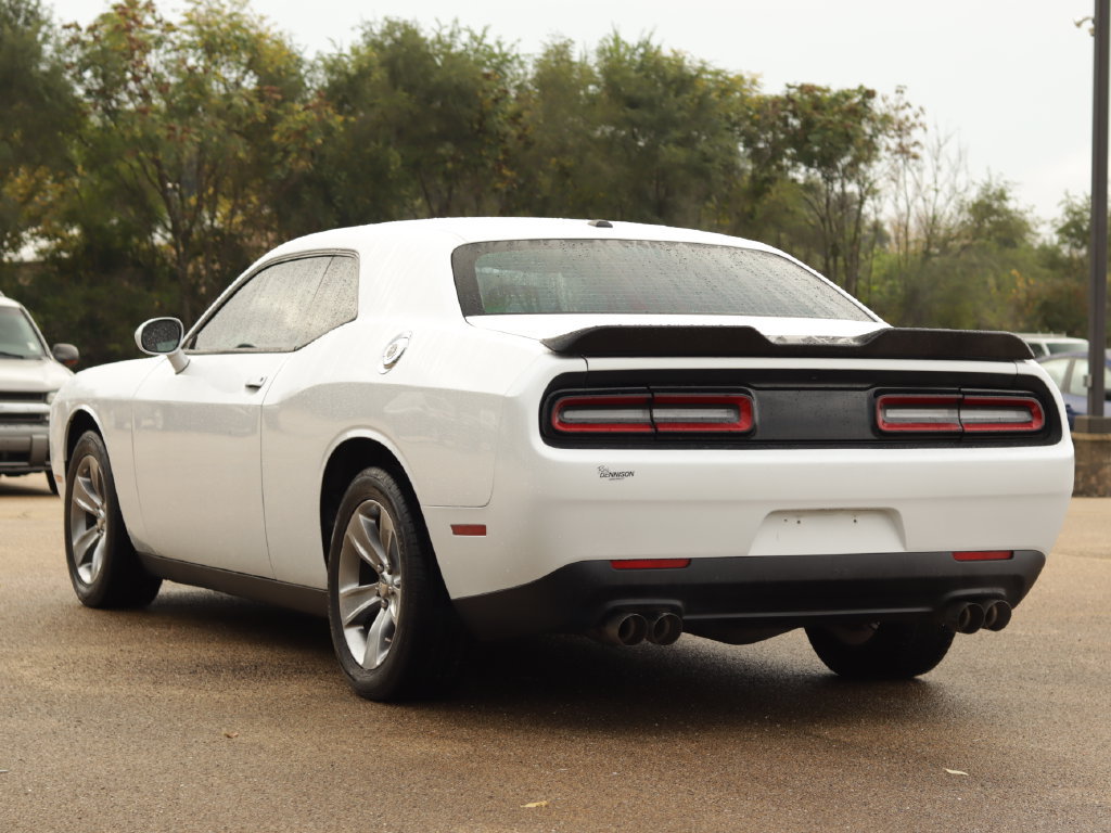 Used 2016 Dodge Challenger SXT RWD image 5