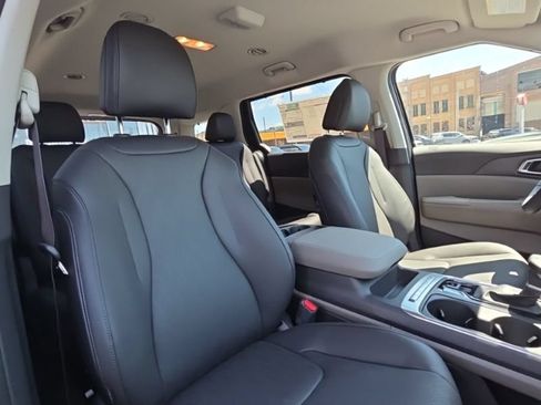 New 2026 Kia Carnival EX FWD image 15