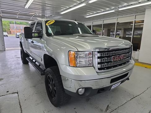 Used 2013 GMC Sierra 2500 SLE w/ SLE Preferred Package AWD/4WD image 7
