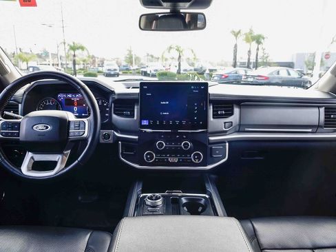 Certified 2024 Ford Expedition XLT image 10