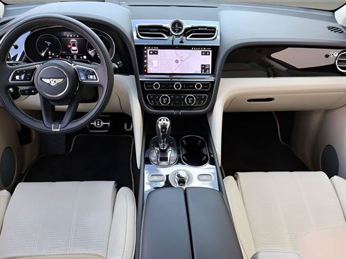 Used 2022 Bentley Bentayga image 4