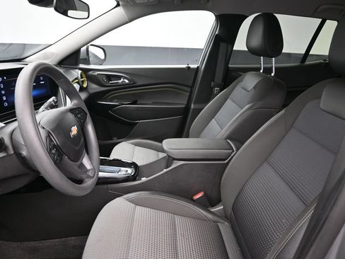 Used 2025 Chevrolet Trax LT FWD image 12