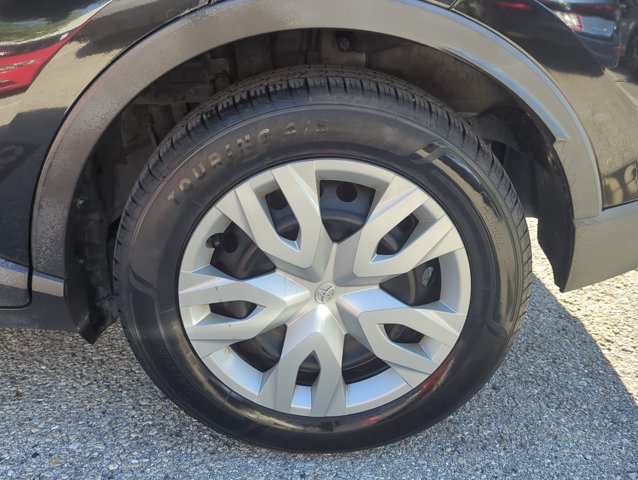 Used 2019 Toyota C-HR LE FWD image 8