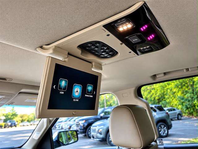 Used 2018 Chevrolet Suburban Premier AWD/4WD image 16