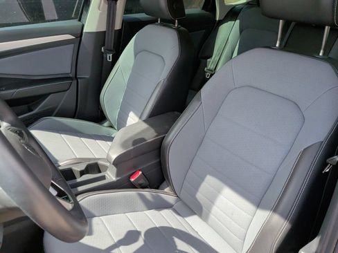 Used 2025 Volkswagen Jetta SE FWD image 8