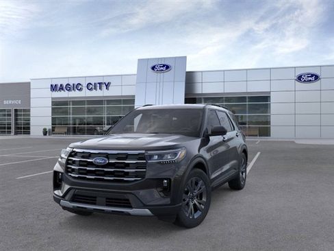 Used 2026 Ford Explorer Active AWD/4WD image 2