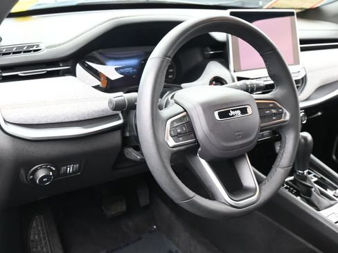 Used 2024 Jeep Compass Latitude image 15