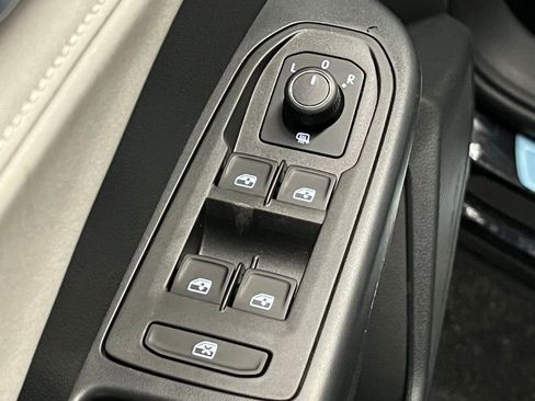 New 2025 Volkswagen Taos SE image 17