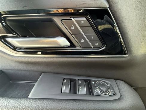 Used 2026 GMC Yukon Denali w/ Denali Reserve Package image 13