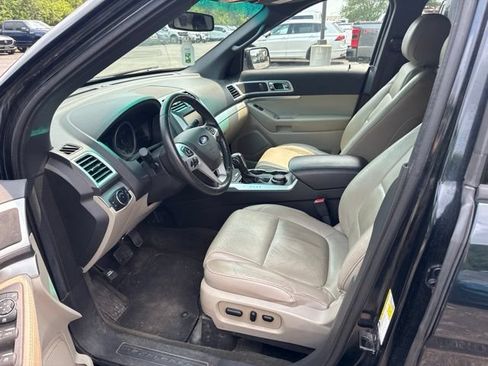 Used 2014 Ford Explorer XLT w/ Equipment Group 202A AWD/4WD image 11