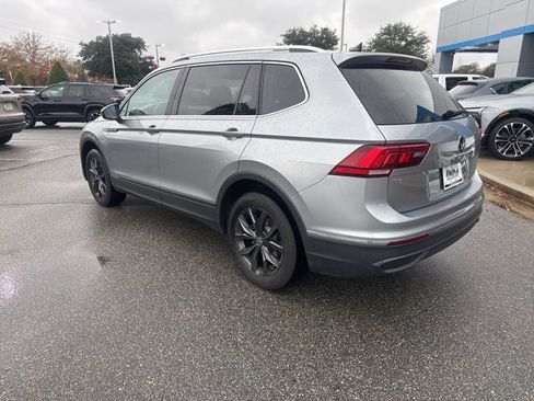 Used 2024 Volkswagen Tiguan SE image 3