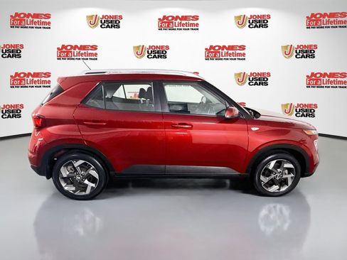 Certified 2024 Hyundai Venue SEL FWD image 18