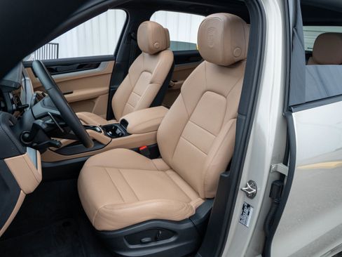 Certified 2024 Porsche Cayenne S image 5