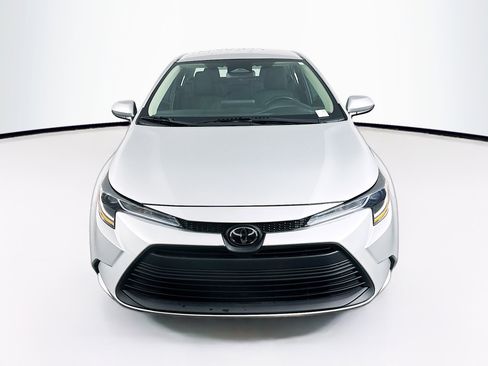 Used 2024 Toyota Corolla LE image 2