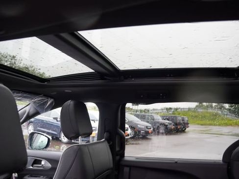 New 2026 Chrysler Pacifica Limited w/ S Appearance Package image 13