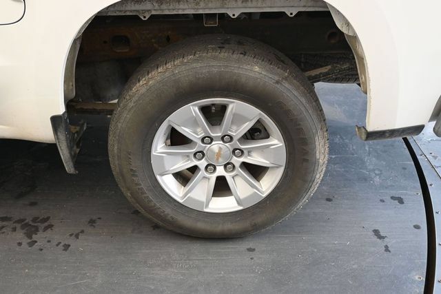 Used 2025 Chevrolet Silverado 1500 LT AWD/4WD image 13