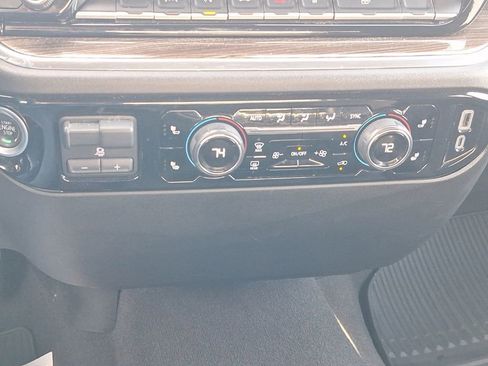 Used 2025 Chevrolet Silverado 1500 LT image 41