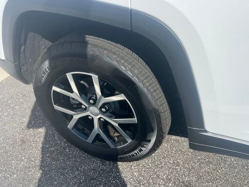 Used 2025 Jeep Grand Cherokee Limited w/ Trailer Tow Package image 10