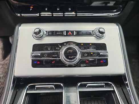 Used 2023 Lincoln Aviator AWD w/ Premium Package image 21