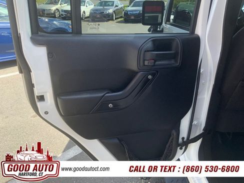 Used 2015 Jeep Wrangler Unlimited Sahara w/ Dual Top Group AWD/4WD image 8