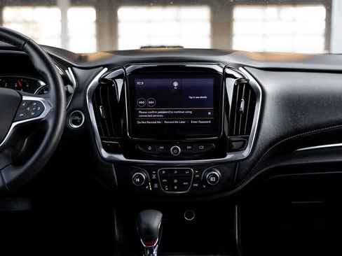 Used 2023 Chevrolet Traverse RS image 19