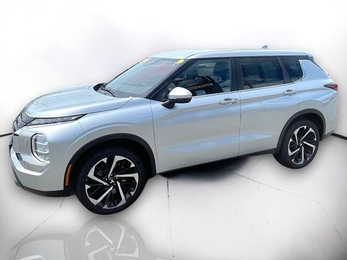 Used 2022 Mitsubishi Outlander ES AWD/4WD image 2