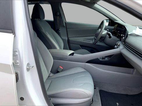 Used 2021 Hyundai Elantra SEL w/ Convenience Package FWD image 9