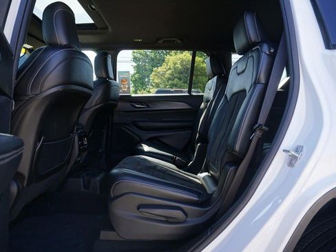 Used 2024 Jeep Grand Cherokee L Altitude AWD/4WD image 24